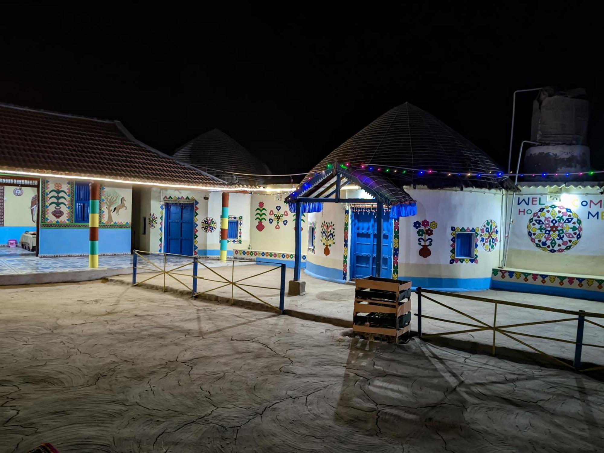 White Land Villagestay Dhordo Bagian luar foto