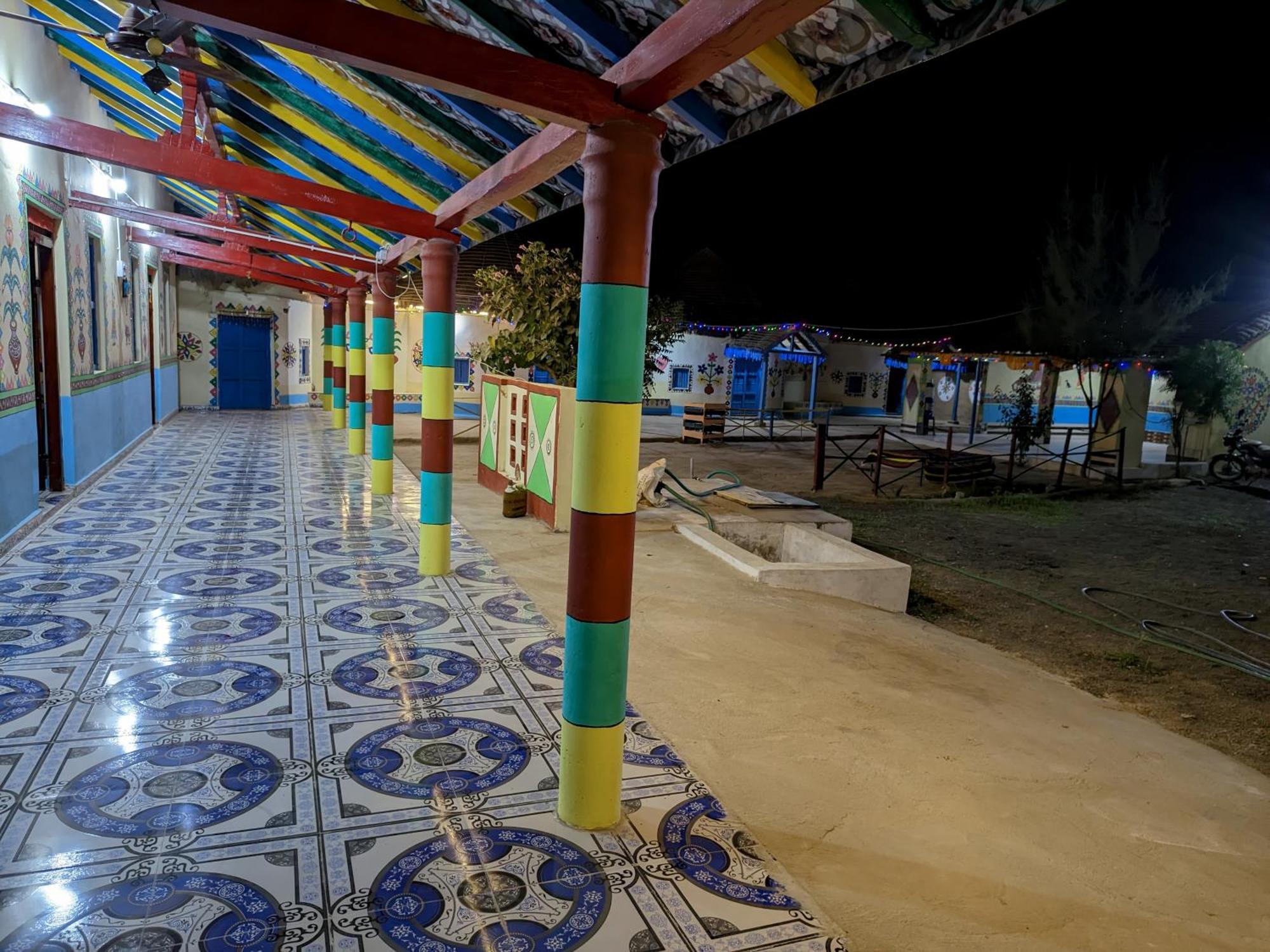 White Land Villagestay Dhordo Bagian luar foto