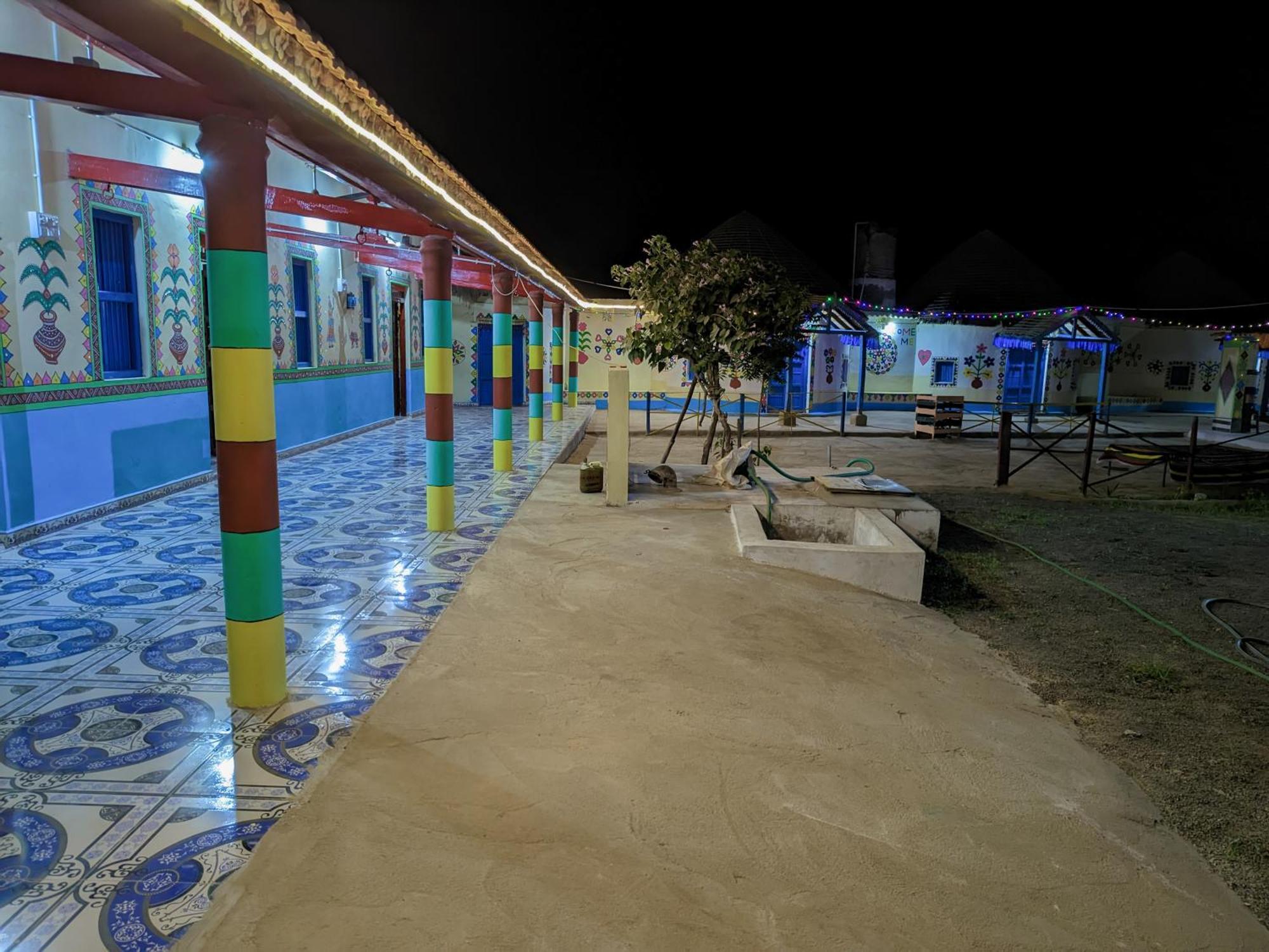 White Land Villagestay Dhordo Bagian luar foto