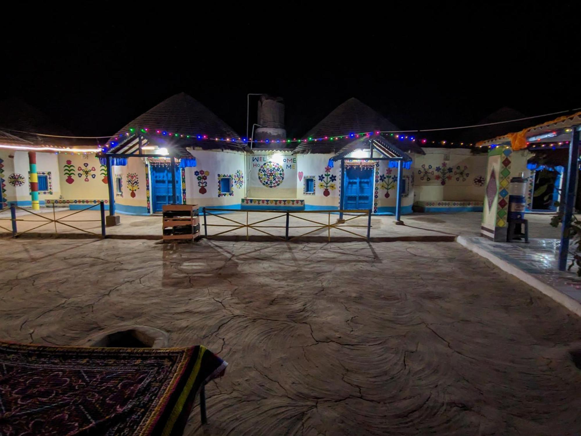 White Land Villagestay Dhordo Bagian luar foto