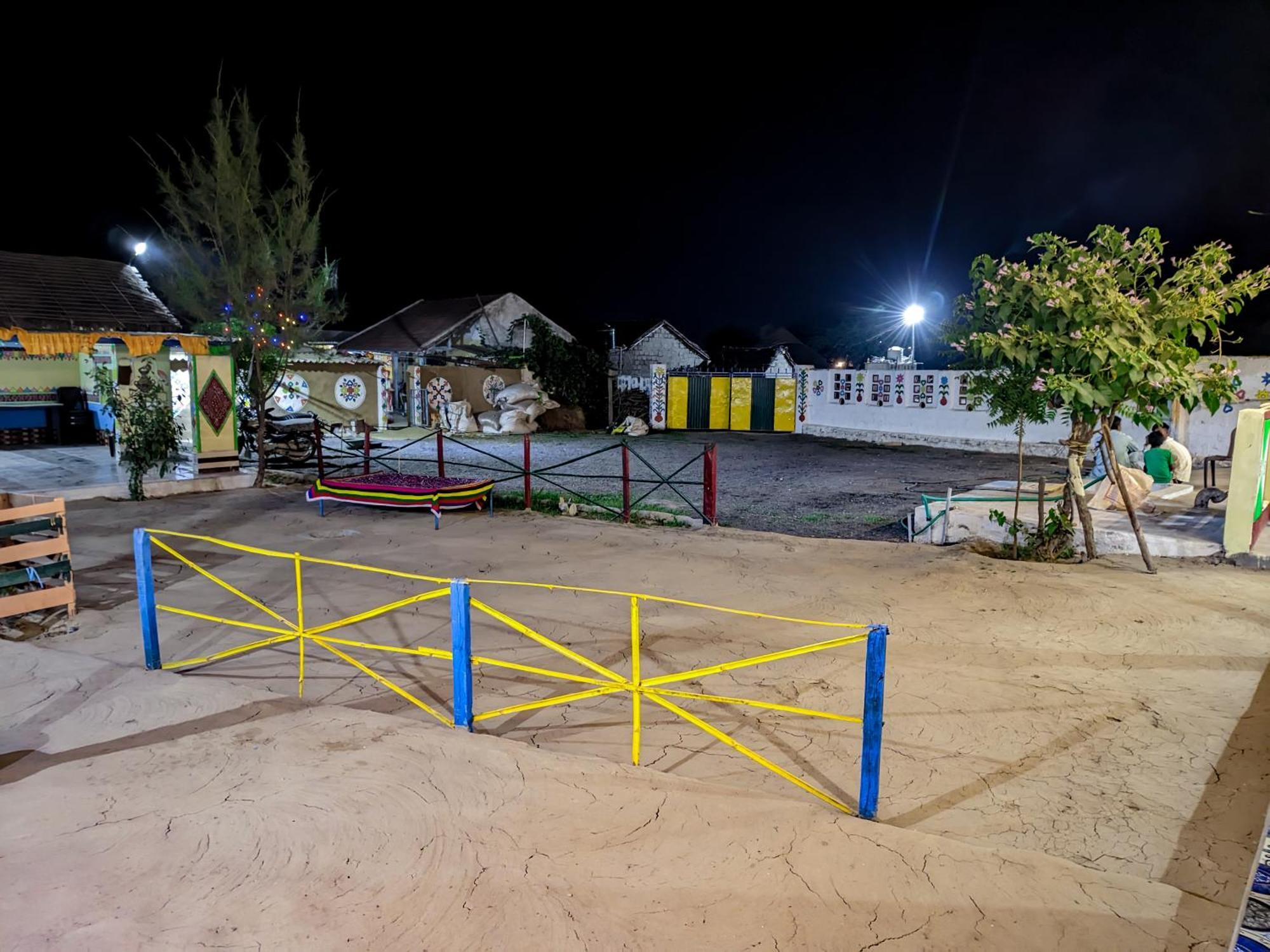 White Land Villagestay Dhordo Bagian luar foto