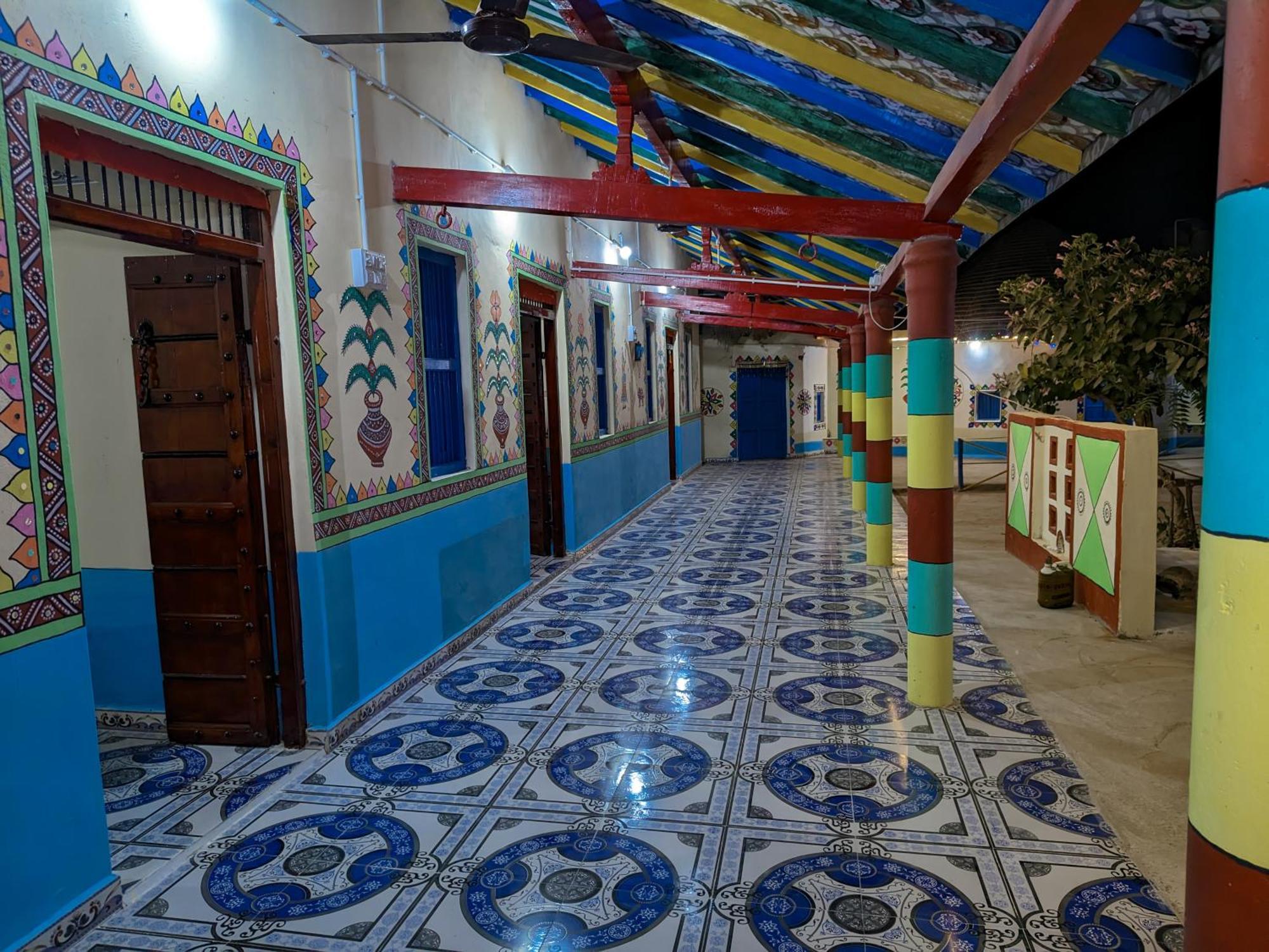 White Land Villagestay Dhordo Bagian luar foto