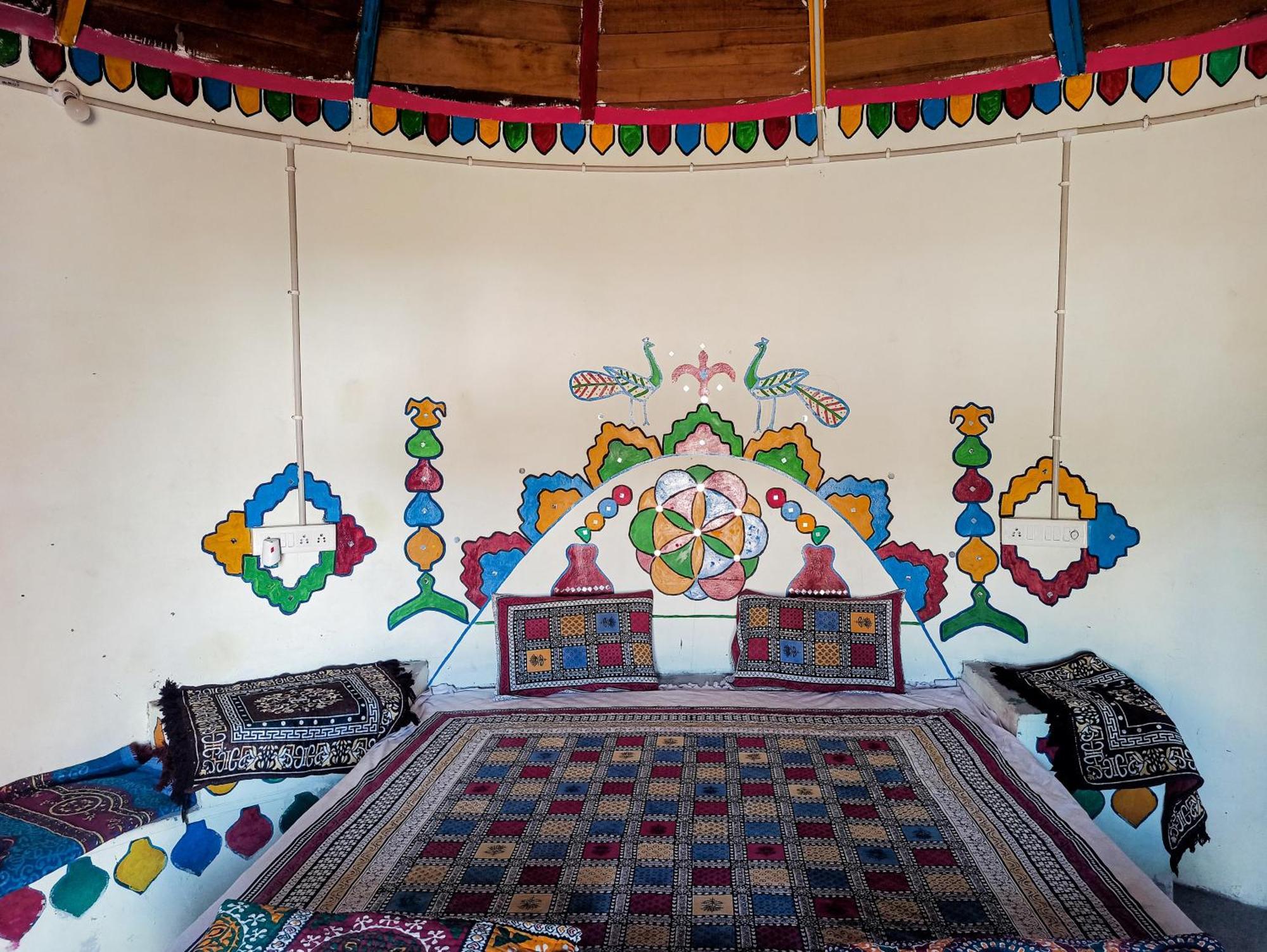 White Land Villagestay Dhordo Bagian luar foto