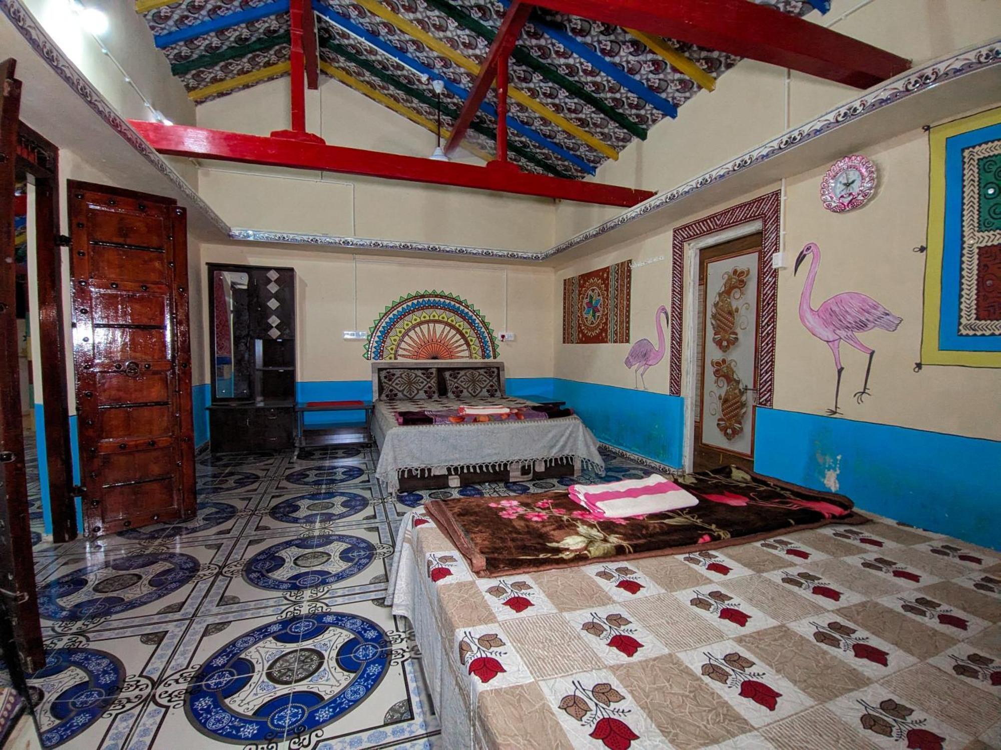 White Land Villagestay Dhordo Bagian luar foto